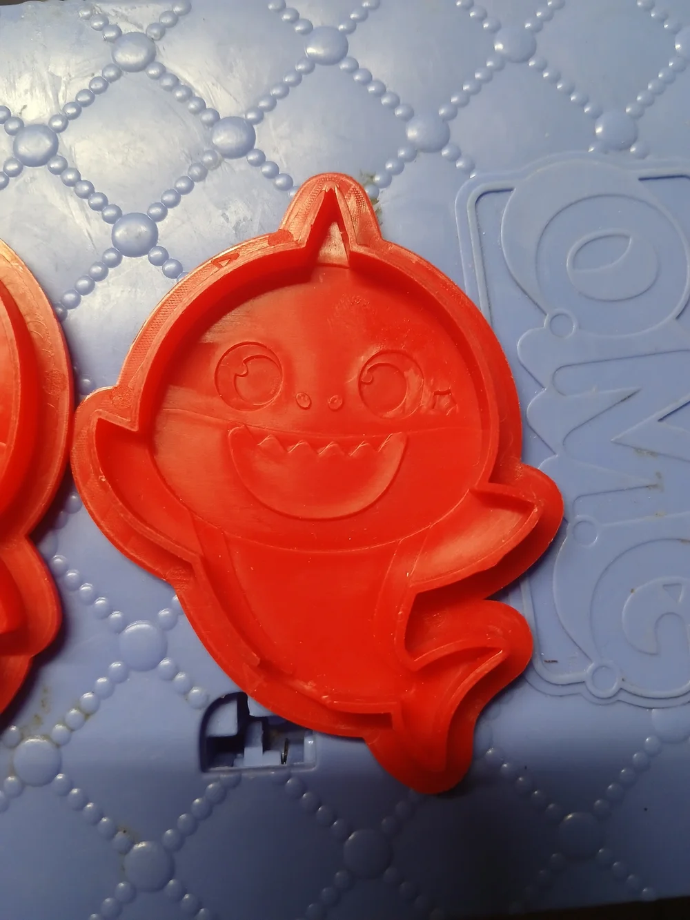 red plastic Baby Shark cookie cutter X3 Lot